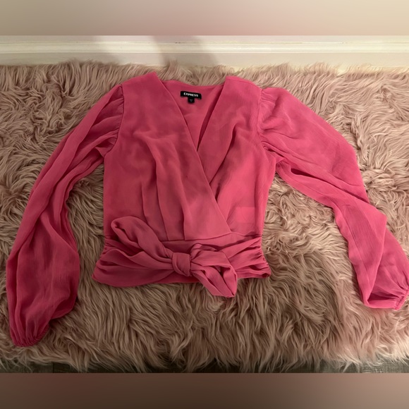 Express V-Neck Faux Wrap Tie Waist Top - Picture 4 of 6